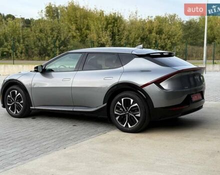 Сірий Кіа EV6, об'ємом двигуна 0 л та пробігом 9 тис. км за 27999 $, фото 10 на Automoto.ua