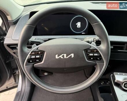 Сірий Кіа EV6, об'ємом двигуна 0 л та пробігом 9 тис. км за 27999 $, фото 122 на Automoto.ua