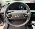 Сірий Кіа EV6, об'ємом двигуна 0 л та пробігом 9 тис. км за 27999 $, фото 122 на Automoto.ua