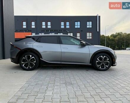 Сірий Кіа EV6, об'ємом двигуна 0 л та пробігом 9 тис. км за 27999 $, фото 25 на Automoto.ua
