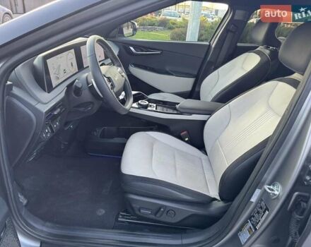 Сірий Кіа EV6, об'ємом двигуна 0 л та пробігом 9 тис. км за 35000 $, фото 4 на Automoto.ua