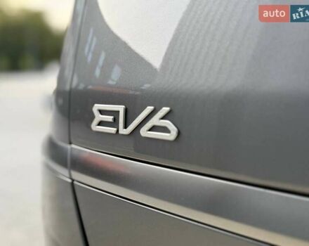 Сірий Кіа EV6, об'ємом двигуна 0 л та пробігом 9 тис. км за 27999 $, фото 66 на Automoto.ua