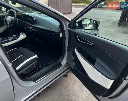 Сірий Кіа EV6, об'ємом двигуна 0 л та пробігом 1 тис. км за 38499 $, фото 49 на Automoto.ua