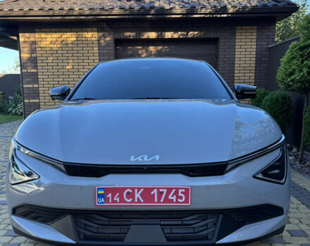 Серый Киа EV6, объемом двигателя 0 л и пробегом 3 тыс. км за 32999 $, фото 2 на Automoto.ua