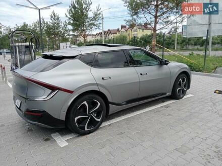 Киа EV6 2022 в Ровно на Automoto.ua Серый Киа EV6, объемом двигателя 0 л и пробегом 5 тыс. км за 31800 $, фото 1 на Automoto.ua