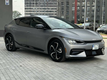 Киа EV6 2022 в Киеве на Automoto.ua Серый Киа EV6, объемом двигателя 0 л и пробегом 17 тыс. км за 28900 $, фото 1 на Automoto.ua
