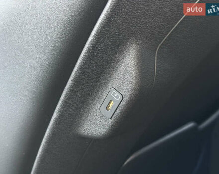 Киа EV6 2021 в Львове на Automoto.ua Синий Киа EV6, объемом двигателя 0 л и пробегом 95 тыс. км за 26500 $, фото 31 на Automoto.ua