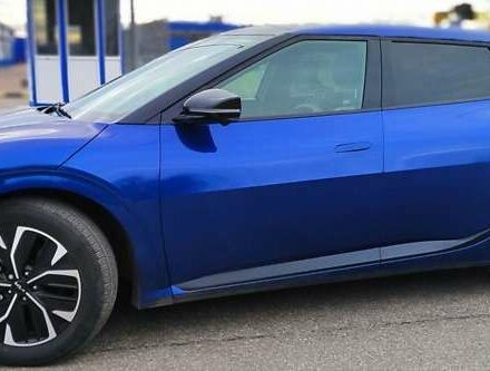 Синий Киа EV6, объемом двигателя 0 л и пробегом 11 тыс. км за 25999 $, фото 2 на Automoto.ua