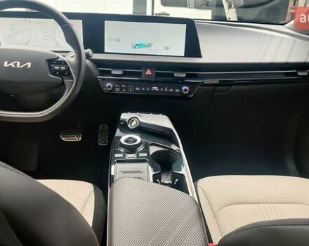 Синій Кіа EV6, об'ємом двигуна 0 л та пробігом 73 тис. км за 24200 $, фото 24 на Automoto.ua