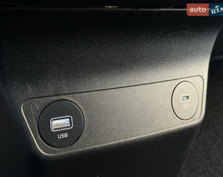 Синий Киа EV6, объемом двигателя 0 л и пробегом 243 тыс. км за 19999 $, фото 64 на Automoto.ua