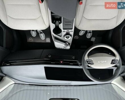 Синій Кіа EV6, об'ємом двигуна 0 л та пробігом 2 тис. км за 28900 $, фото 22 на Automoto.ua