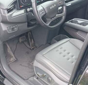 Черный Киа EV9, объемом двигателя 0 л и пробегом 26 тыс. км за 46000 $, фото 8 на Automoto.ua