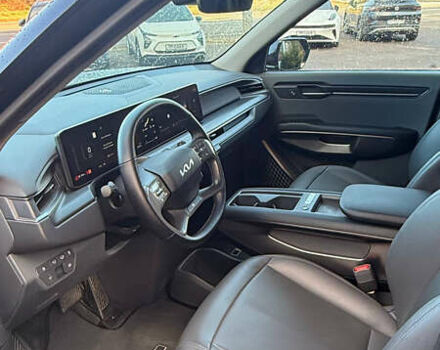 Чорний Кіа EV9, об'ємом двигуна 0 л та пробігом 25 тис. км за 38500 $, фото 12 на Automoto.ua