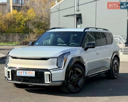 Серый Киа EV9, объемом двигателя 0 л и пробегом 8 тыс. км за 49500 $, фото 5 на Automoto.ua