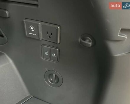 Серый Киа EV9, объемом двигателя 0 л и пробегом 16 тыс. км за 39800 $, фото 30 на Automoto.ua