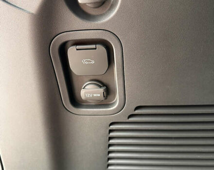 Киа EV9 2023 в Киеве на Automoto.ua Серый Киа EV9, объемом двигателя 0 л и пробегом 8 тыс. км за 61000 $, фото 23 на Automoto.ua