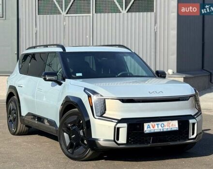Серый Киа EV9, объемом двигателя 0 л и пробегом 8 тыс. км за 49500 $, фото 1 на Automoto.ua