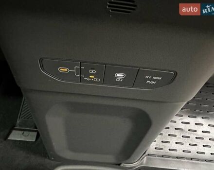 Серый Киа EV9, объемом двигателя 0 л и пробегом 16 тыс. км за 39800 $, фото 5 на Automoto.ua