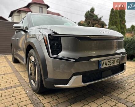Серый Киа EV9, объемом двигателя 0 л и пробегом 16 тыс. км за 39800 $, фото 23 на Automoto.ua