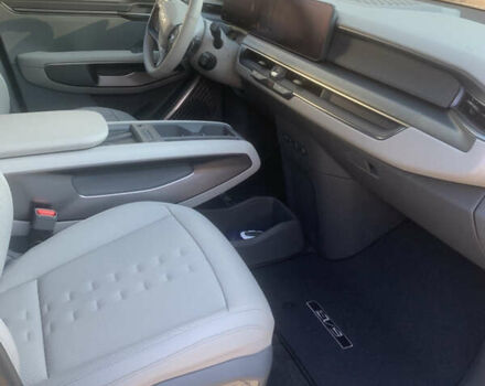 Киа EV9 2023 в Киеве на Automoto.ua Серый Киа EV9, объемом двигателя 0 л и пробегом 23 тыс. км за 49800 $, фото 4 на Automoto.ua