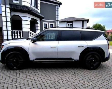 Серый Киа EV9, объемом двигателя 0 л и пробегом 9 тыс. км за 48500 $, фото 32 на Automoto.ua