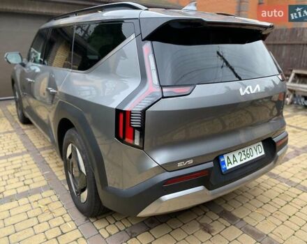 Серый Киа EV9, объемом двигателя 0 л и пробегом 16 тыс. км за 39800 $, фото 28 на Automoto.ua