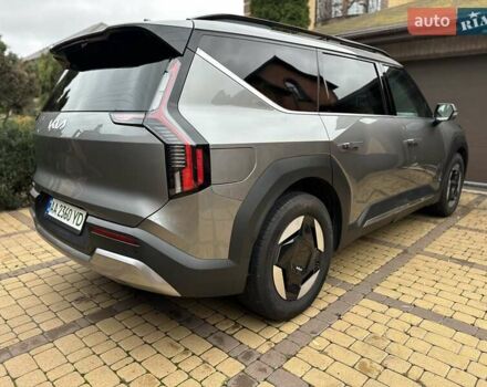 Серый Киа EV9, объемом двигателя 0 л и пробегом 16 тыс. км за 39800 $, фото 25 на Automoto.ua