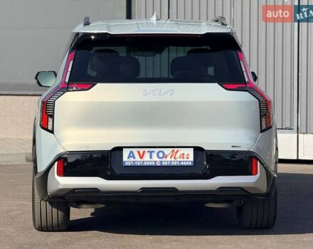 Серый Киа EV9, объемом двигателя 0 л и пробегом 8 тыс. км за 49500 $, фото 10 на Automoto.ua