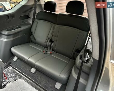 Серый Киа EV9, объемом двигателя 0 л и пробегом 16 тыс. км за 39800 $, фото 9 на Automoto.ua