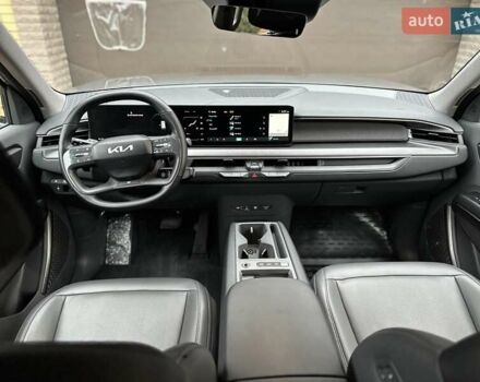 Серый Киа EV9, объемом двигателя 0 л и пробегом 16 тыс. км за 39800 $, фото 20 на Automoto.ua