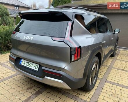 Серый Киа EV9, объемом двигателя 0 л и пробегом 16 тыс. км за 39800 $, фото 27 на Automoto.ua