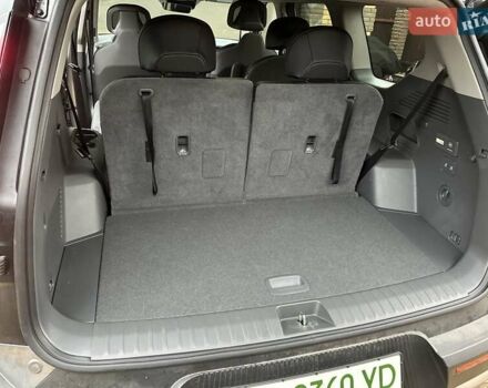 Серый Киа EV9, объемом двигателя 0 л и пробегом 16 тыс. км за 39800 $, фото 4 на Automoto.ua