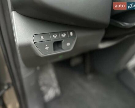 Серый Киа EV9, объемом двигателя 0 л и пробегом 16 тыс. км за 39800 $, фото 11 на Automoto.ua