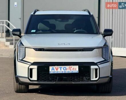 Серый Киа EV9, объемом двигателя 0 л и пробегом 8 тыс. км за 49500 $, фото 4 на Automoto.ua