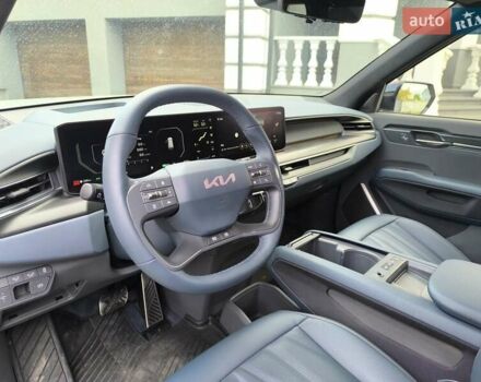 Серый Киа EV9, объемом двигателя 0 л и пробегом 9 тыс. км за 48500 $, фото 1 на Automoto.ua