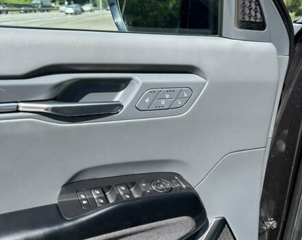 Сірий Кіа EV9, об'ємом двигуна 0 л та пробігом 19 тис. км за 59000 $, фото 10 на Automoto.ua