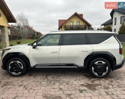 Серый Киа EV9, объемом двигателя 0 л и пробегом 12 тыс. км за 44000 $, фото 2 на Automoto.ua