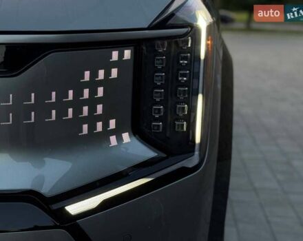 Серый Киа EV9, объемом двигателя 0 л и пробегом 11 тыс. км за 47000 $, фото 2 на Automoto.ua
