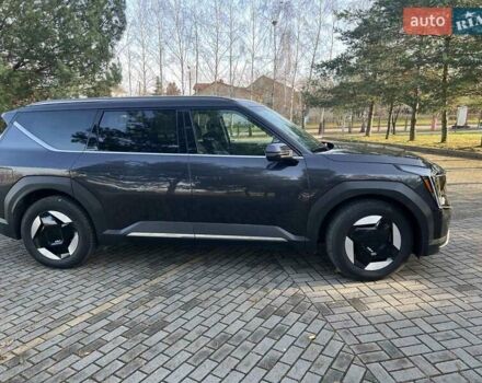 Серый Киа EV9, объемом двигателя 0 л и пробегом 30 тыс. км за 41985 $, фото 1 на Automoto.ua