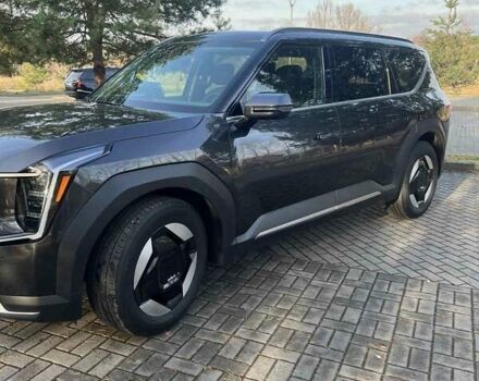 Серый Киа EV9, объемом двигателя 0 л и пробегом 30 тыс. км за 41985 $, фото 5 на Automoto.ua