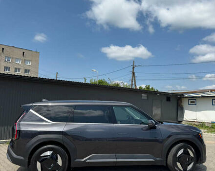 Серый Киа EV9, объемом двигателя 0 л и пробегом 9 тыс. км за 45900 $, фото 2 на Automoto.ua