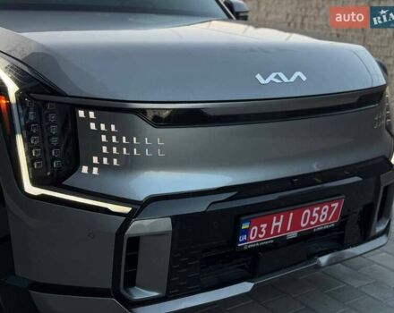 Серый Киа EV9, объемом двигателя 0 л и пробегом 11 тыс. км за 44500 $, фото 3 на Automoto.ua