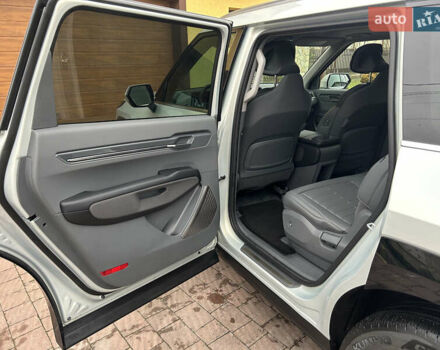 Серый Киа EV9, объемом двигателя 0 л и пробегом 12 тыс. км за 44000 $, фото 11 на Automoto.ua