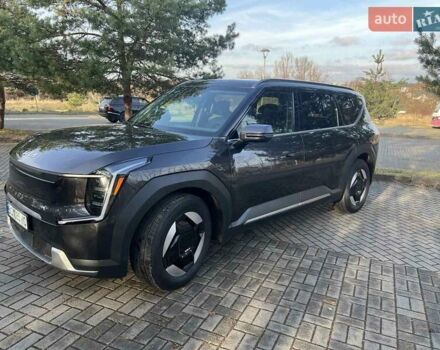 Серый Киа EV9, объемом двигателя 0 л и пробегом 30 тыс. км за 41985 $, фото 17 на Automoto.ua