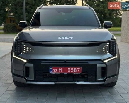 Серый Киа EV9, объемом двигателя 0 л и пробегом 11 тыс. км за 44500 $, фото 1 на Automoto.ua