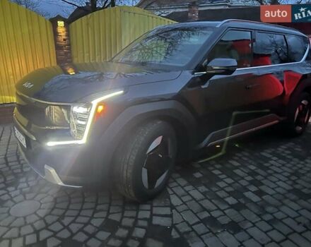 Серый Киа EV9, объемом двигателя 0 л и пробегом 30 тыс. км за 41985 $, фото 30 на Automoto.ua