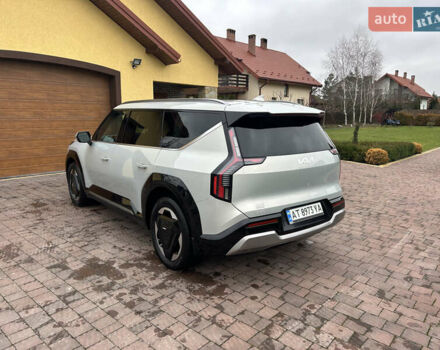 Серый Киа EV9, объемом двигателя 0 л и пробегом 12 тыс. км за 44000 $, фото 3 на Automoto.ua
