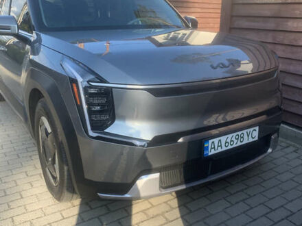 Серый Киа EV9, объемом двигателя 0 л и пробегом 23 тыс. км за 49800 $, фото 1 на Automoto.ua
