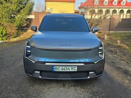 Серый Киа EV9, объемом двигателя 0 л и пробегом 39 тыс. км за 33000 $, фото 1 на Automoto.ua