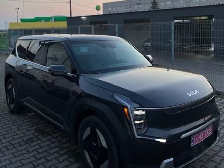 Киа EV9 2024 в Сокале на Automoto.ua Серый Киа EV9, объемом двигателя 0 л и пробегом 37 тыс. км за 39900 $, фото 1 на Automoto.ua